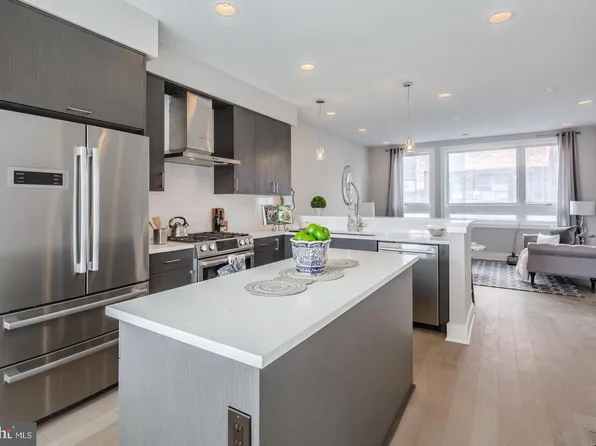 520 Fairmount Ave, Philadelphia, PA 19123