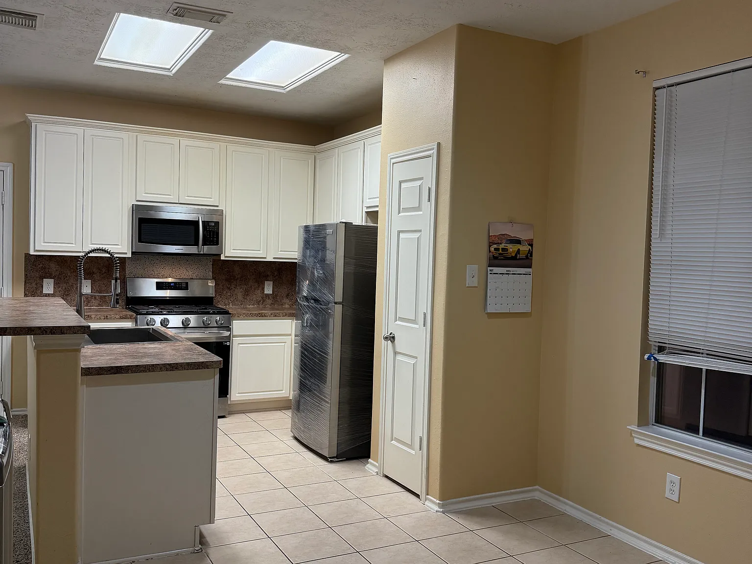 3 bed, 2.5 bath, 1504 sqft, $1,800 — Photo 2