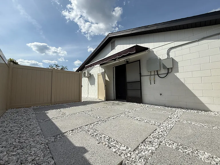 163 Mante Dr #A — Photo 2