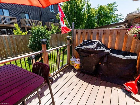 4th image of 694 Grey St #13