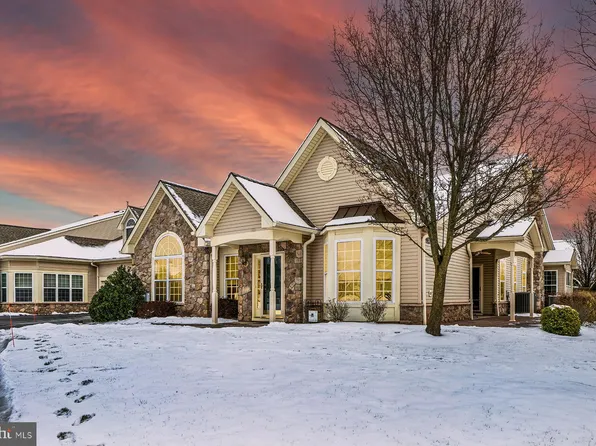 320 Pebble Beach Dr, Royersford, PA 19468