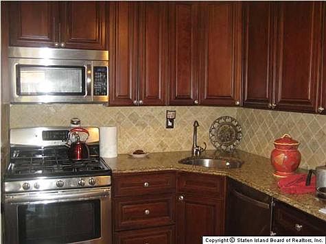 4th image of 30 Jennifer Pl #A