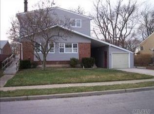 4 Eastgate Rd, Massapequa Park, NY 11762