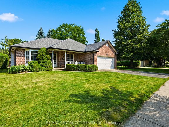 3rd image of 90 Moraine Cres