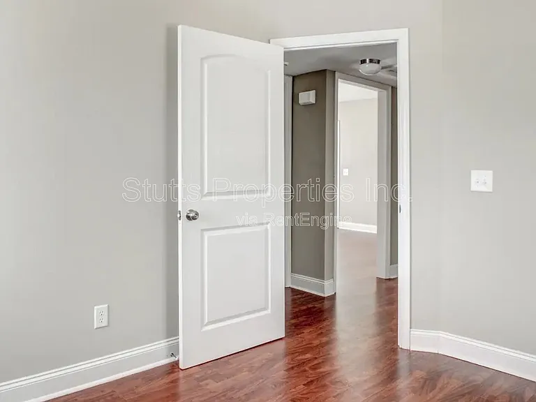 1246 Graham Ave #6 — Photo 5