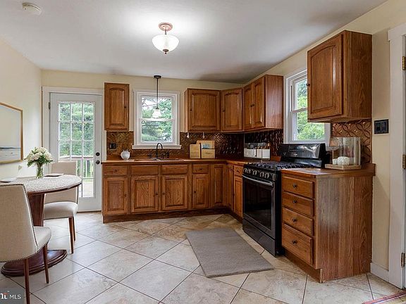 5th image of 1724 E Branch Rd