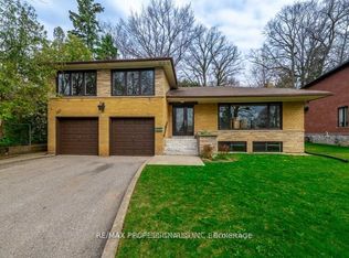 22 Fabian Pl, Toronto, ON M9P 2X7