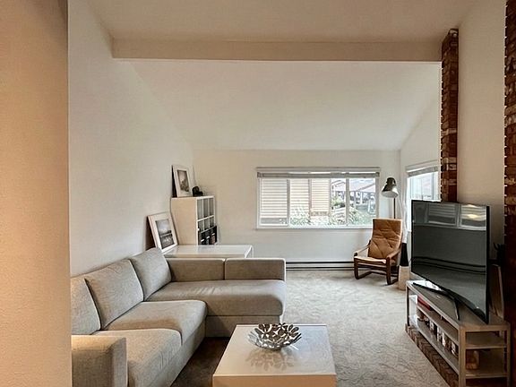 3rd image of 14130 NE 7th Pl APT 2