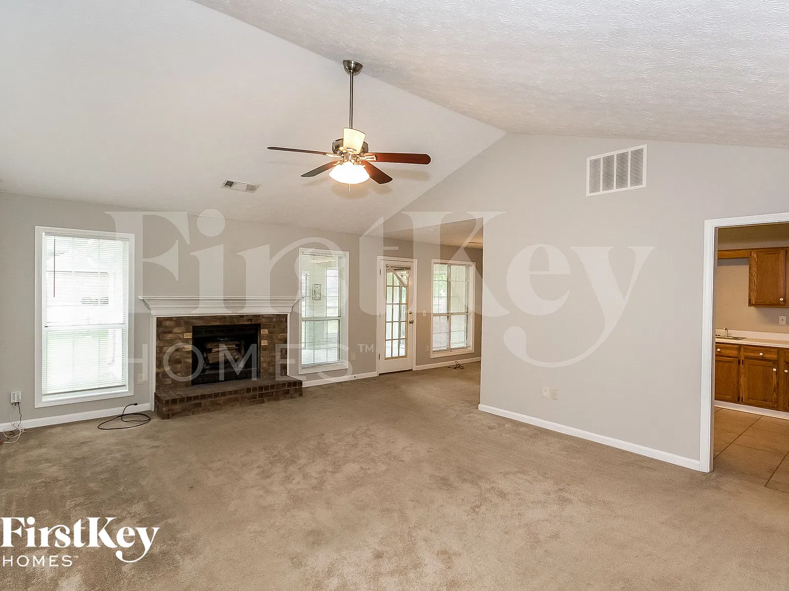 3 bed, 2.0 bath, 1941 sqft, $2,795 — Photo 2