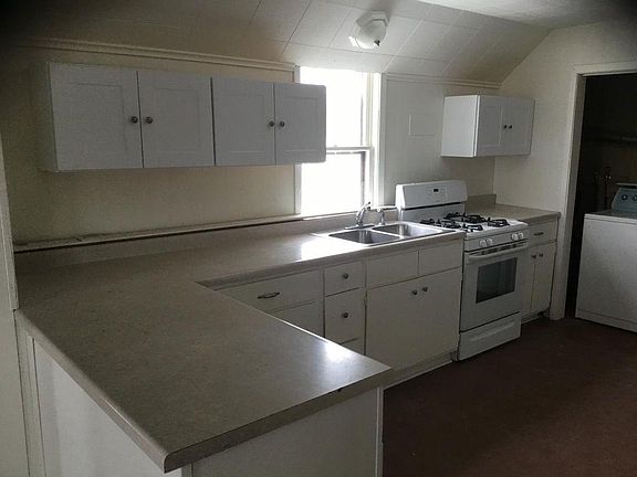 2nd image of 1324 1st St N APT 2