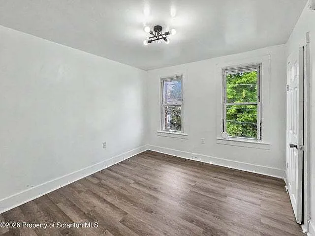 907 Green Ridge St — Photo 7