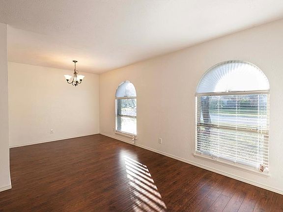 4th image of 5061 Roberts Dr