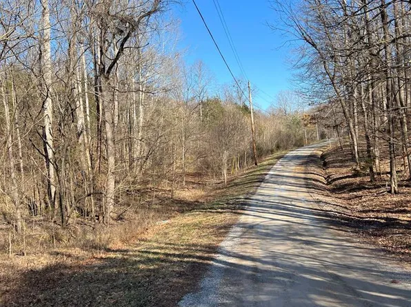 128 Cordell Hull Memorial Dr, Byrdstown, TN 38549