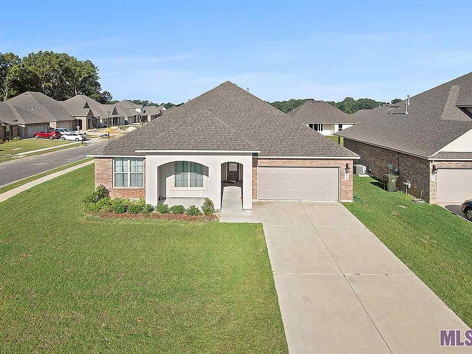 1st image of 21301 Hayfield Dr