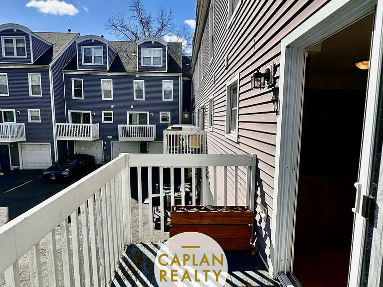 521 East St #O1 — Photo 27