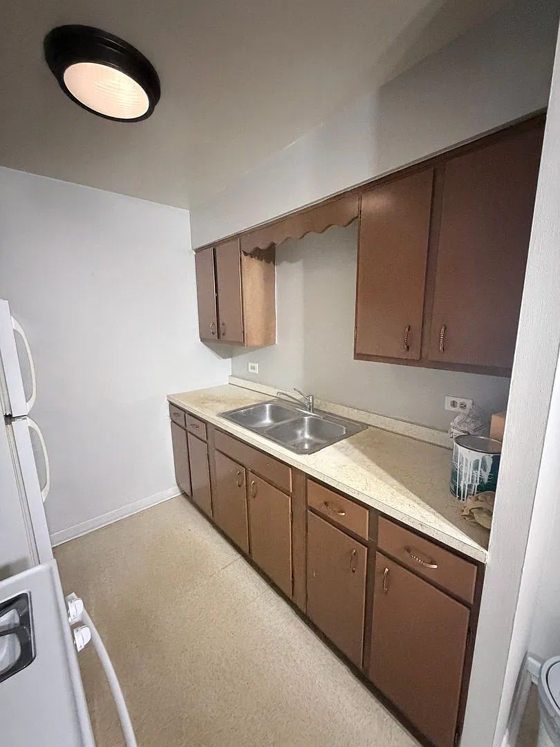 Harvard Apartments — Photo 1
