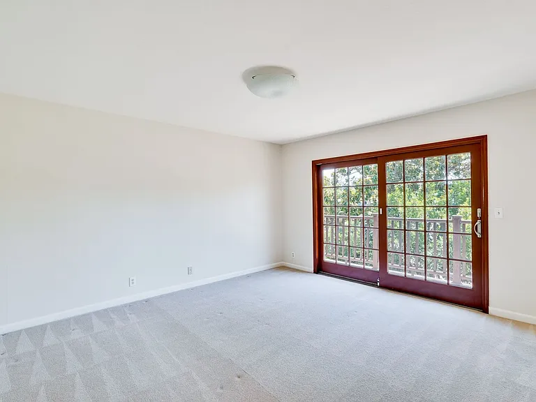 803 Runningwood Cir — Photo 24