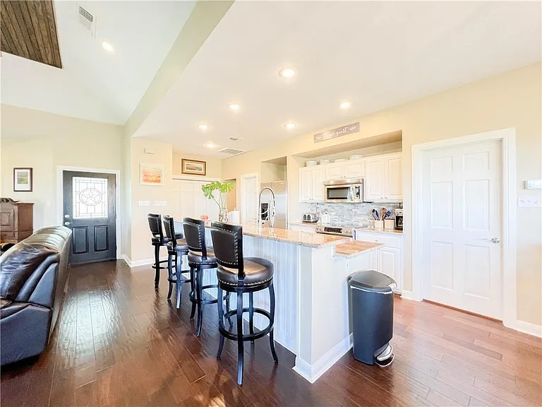 1911 Clubhouse Hill Dr #20 — Photo 11