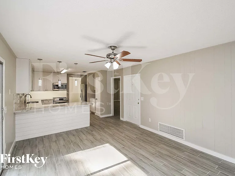 1010 Anna Ave — Photo 5