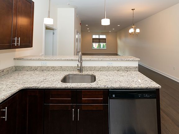 3rd image of 194 Bloomfield Ave APT 2C