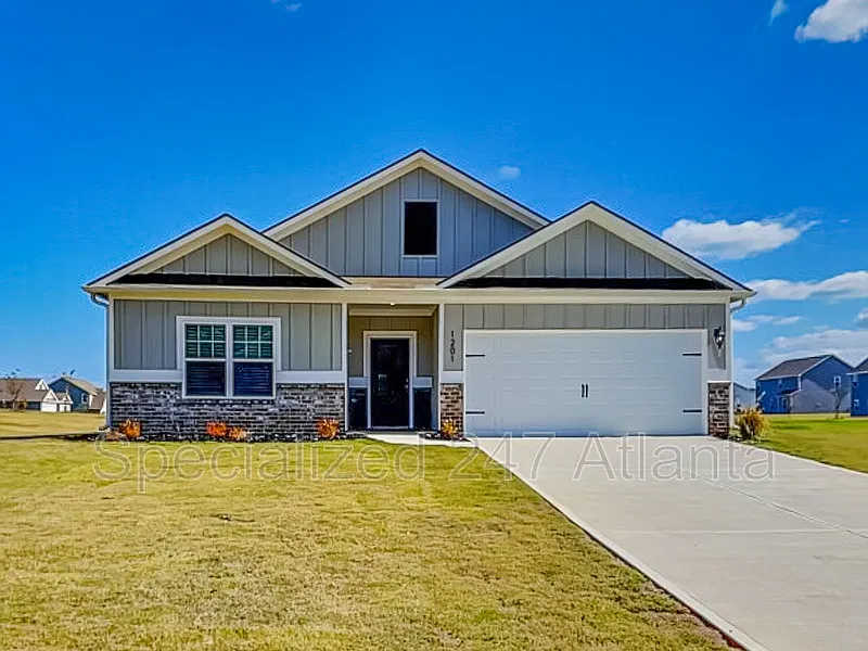3 bed, 2.0 bath, 2016 sqft, $1,975 — Photo 2