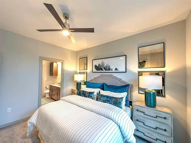 The Pointe at Valley Ranch Town Center — Photo 9