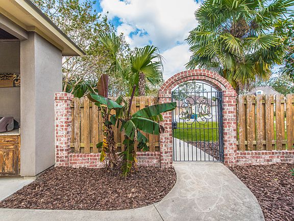 5th image of 205 La Villa Cir