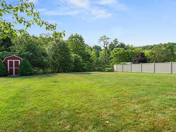 4th image of 714 Little Creek Ln