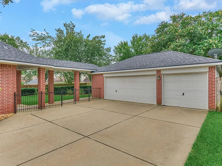 6615 Haughton Dr — Photo 41