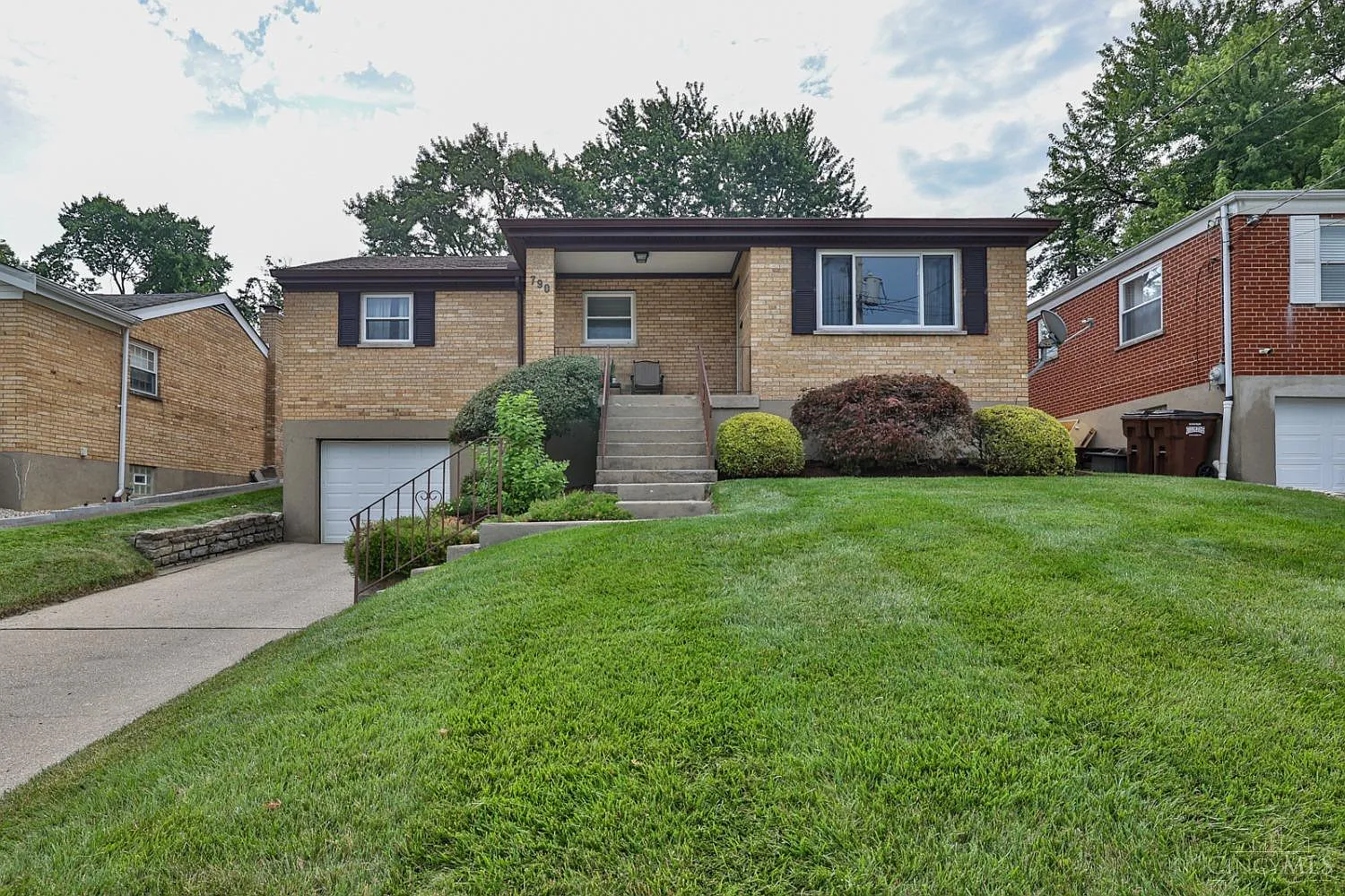 790 Ivyhill Dr photo 1