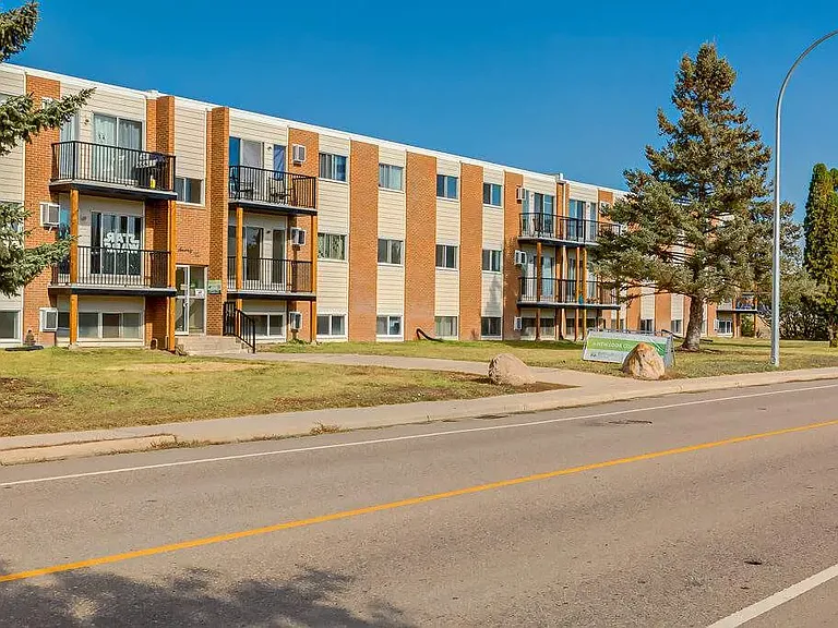 672 College Dr SE #111 — Photo 10