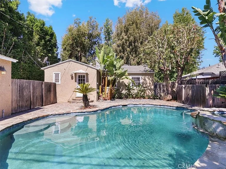 15460 Sylvan St — Photo 34