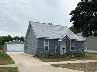 1214 W 20th St, Cedar Falls, IA 50613
