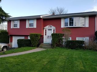 34 Squantum Dr, Middletown, RI 02842
