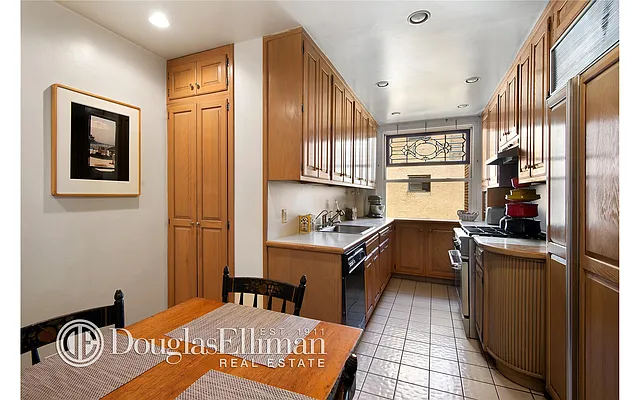 Sold by Douglas Elliman | media 27