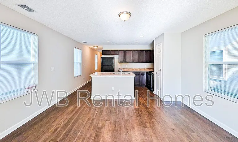 1291 Neva St — Photo 4