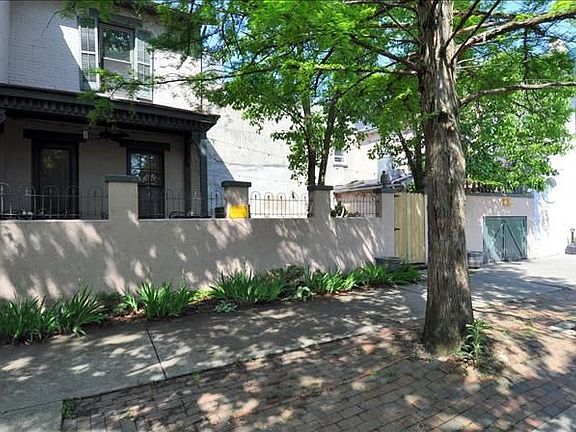 4th image of 530 E 5th St