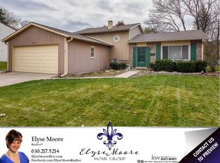 1110 Windsor Dr, Wheaton, IL 60189