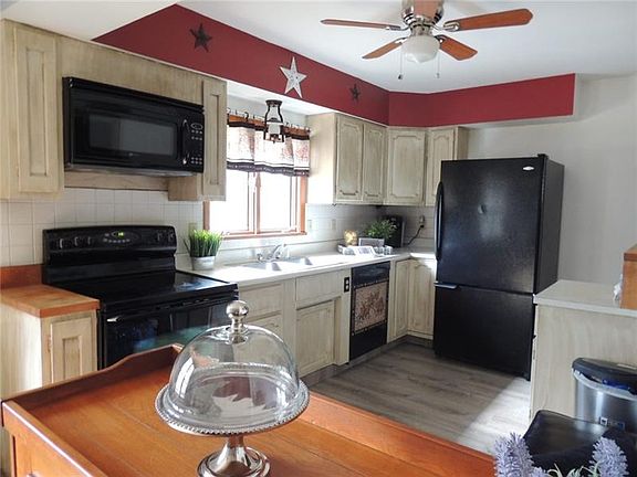 2nd image of 8 Hemlock Dr