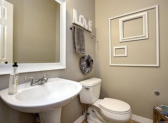 5th image of 2837 Redfield Dr