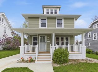 6818 Maple TERRACE, Wauwatosa, WI 53213