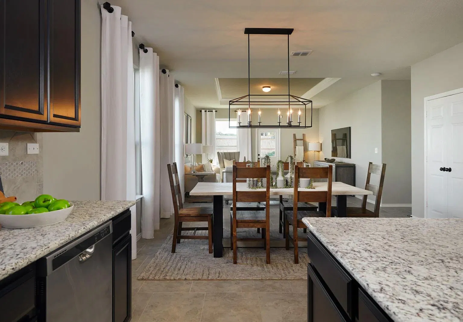 1321 Vernon Dr — Photo 4