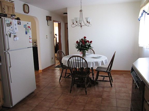 3rd image of 1014 Dudley Rd
