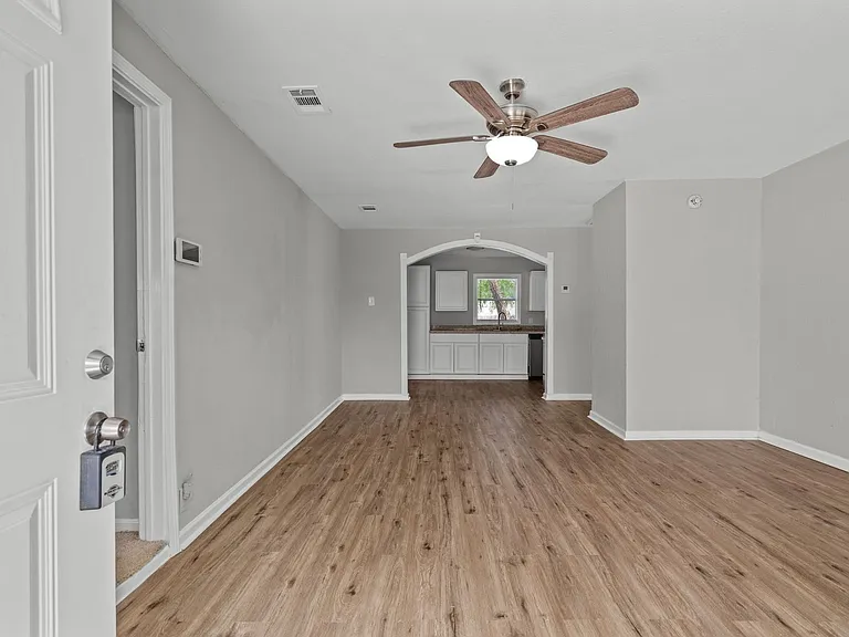 5931 Southville St — Photo 3