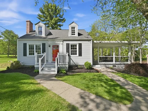 1749 Brodhead Rd, Coraopolis, PA 15108