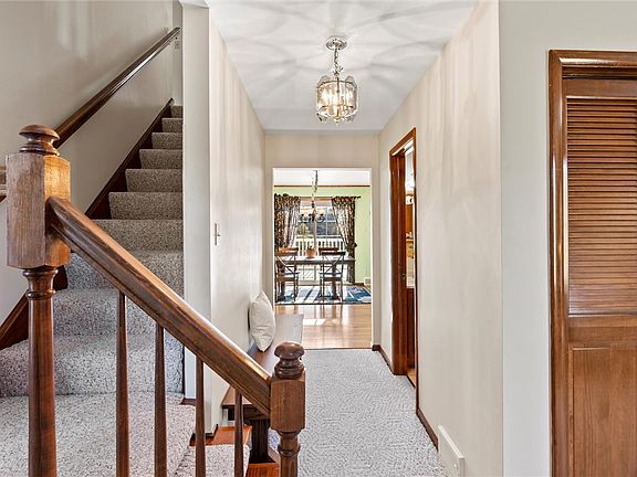 2nd image of 113 Woodbury Dr