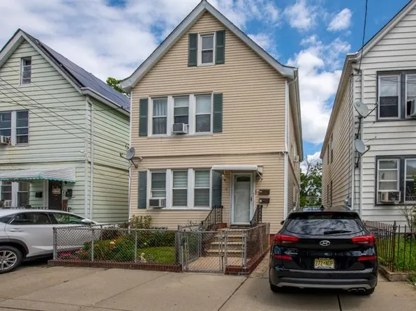 12 Cedar St, Passaic, NJ 07055