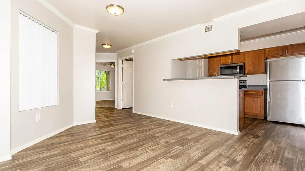 Parkway Apartments — Photo 3