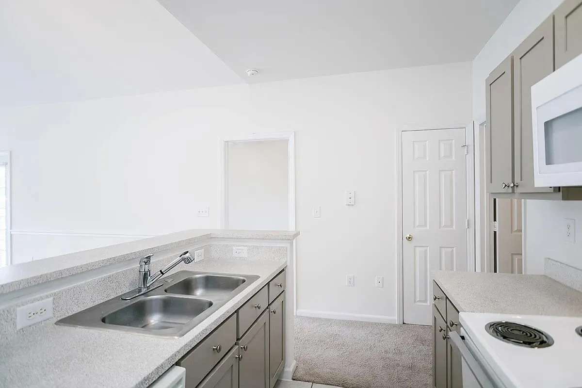 2 bed, 1123 sqft, $1,420 — Photo 3