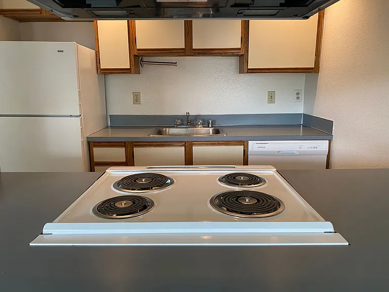 University Court Apartments — Photo 24
